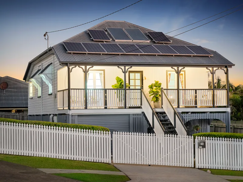 Colonial Character Home & Holland Park West Treasure