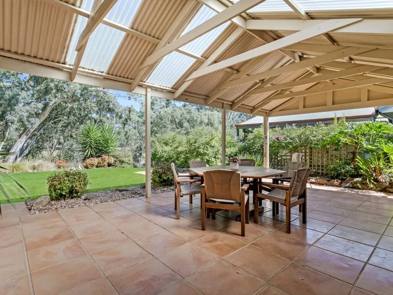 Surprising Family Living with a Golf Course Outlook!