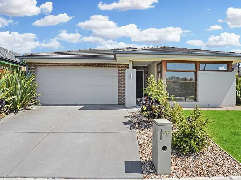 Elegantly Designed Retreat, Perfect for Family Comfort!