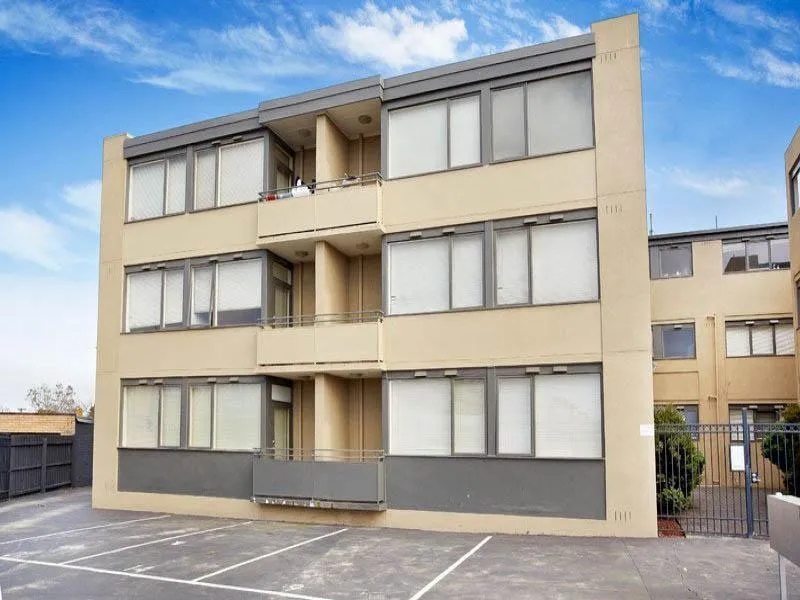 QUIETLY POSITIONED AND IDEALLY LOCATED