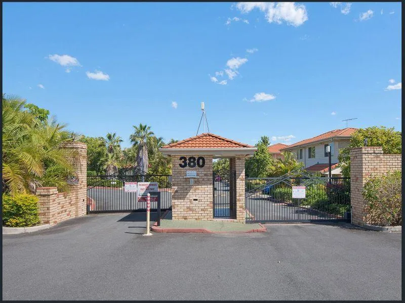 $390  for 3 B/R Convenience &Quite Townhouse in Secure Complex with fully furniture