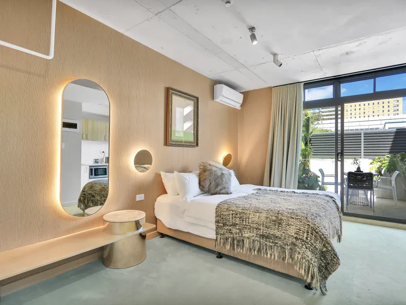 Unique Hotel Style Accommodation studio with Balcony With Bills Included