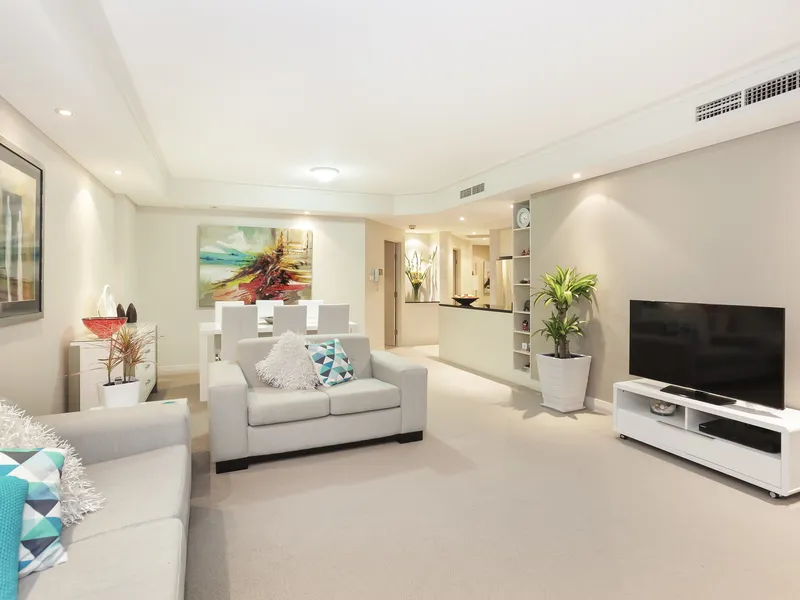 Sophisticated Harbourside Living