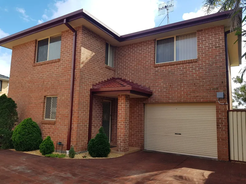 immaculate Contemporary Freestanding Townhouse