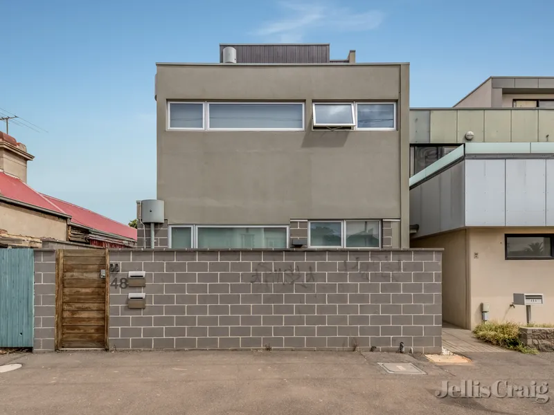 Modern Townhouse in Popular Locale