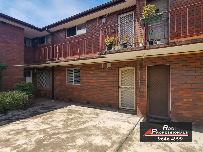 $330 PW - 2BR, 1 Bath Unit - Close to Station, Undercover Parking, Balcony