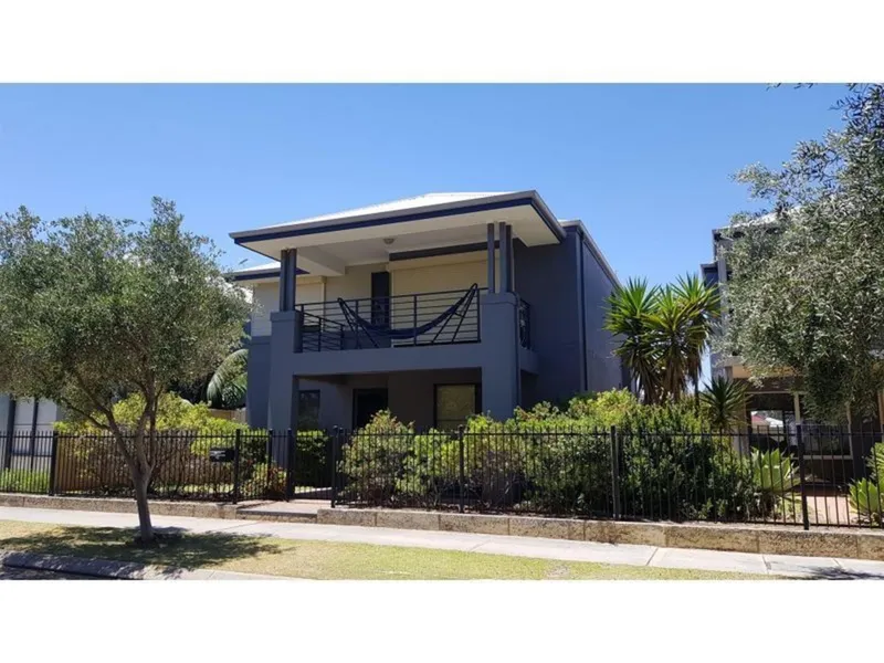 MAGICAL LAKE VIEWS & PARKLAND