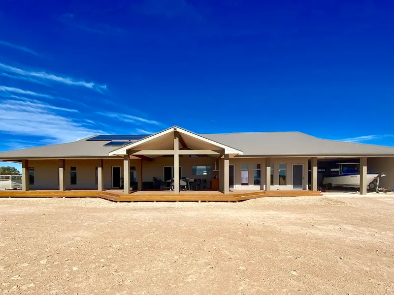 STUNNING & CONTEMPORARY RURAL PROPERTY JUST MINUTES FROM THE TOWN CENTRE OF STREAKY BAY