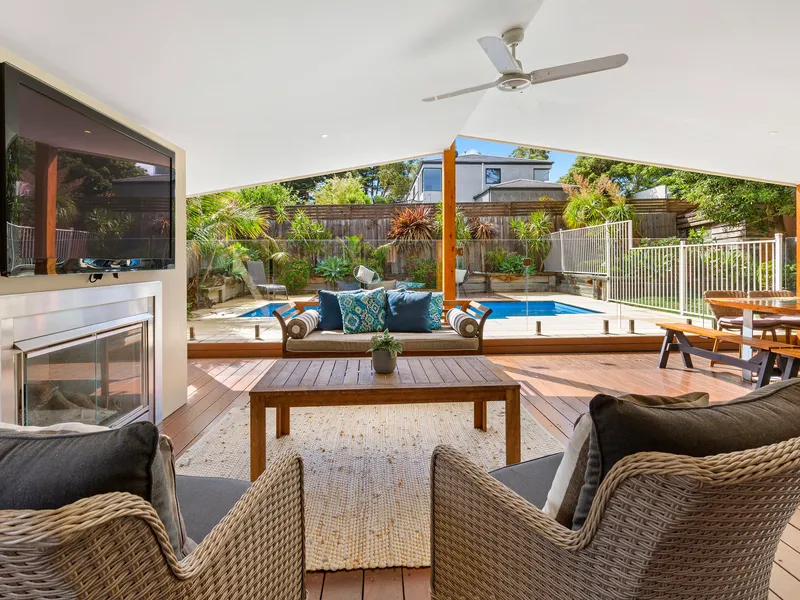 Beachside Luxury Entertainer