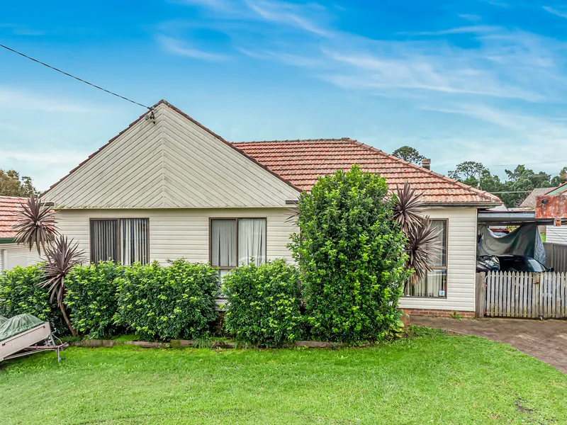 A RARITY - 6 BEDROOMS