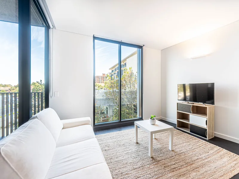 Convenient Parramatta one bedroom apartment fully furnished, close to Westfield & train, flexible leasing terms