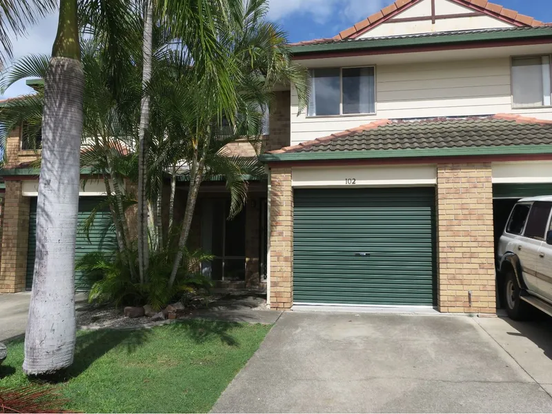 3-BEDROOM TOWNHOUSE CLOSE TO HARBOUR TOWN