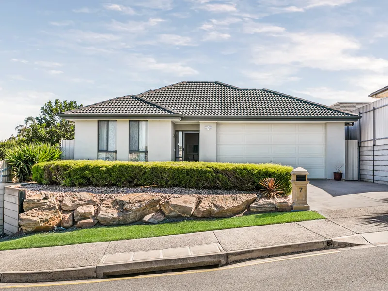 Perfectly positioned family home with picturesque views 