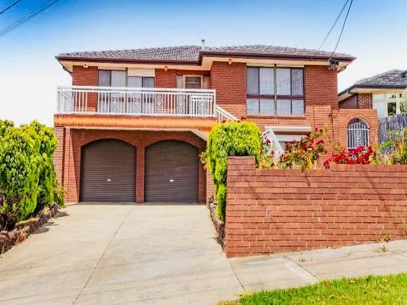 Living Large 6 Bedrooms 3 Kitchens and MUCH MORE ...