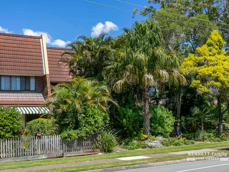 SPACIOUS TOWNHOUSE IN CENTRAL LOCATION TO SHOPPING CENTRES AND SCHOOLS