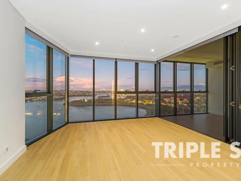 Prestigious East Aspect Corner Apartment | Magnificent Bridge & Water Panorama | High level| Winter Garden | Low Strata