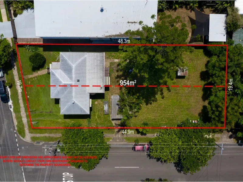 954m2 DOUBLE BLOCK ... JUST 1.5KMS TO THE WATERFRONT!