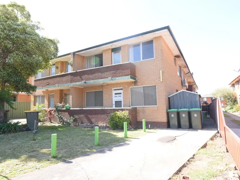 SPACIOUS 2 BEDROOM UNIT LOCATED CLOSE TO ALL AMENITIES