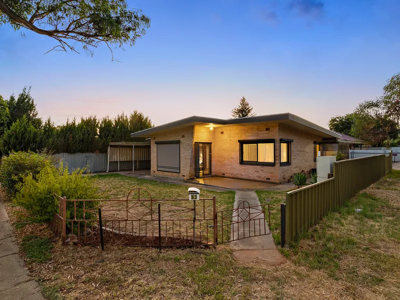 3 BEDROOM HOME ON LARGE CORNER ALLOTMENT!