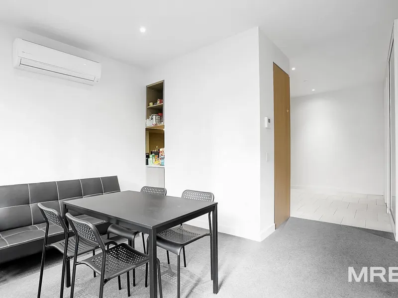 Fully furnished spacious apartment In The Heart Of Melbourne CBD