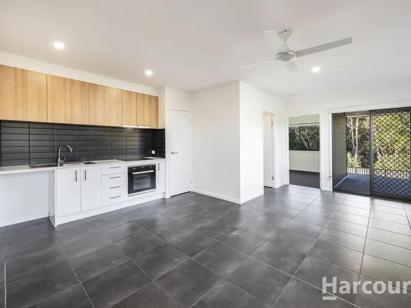 Chic Coastal Retreat: 2-Bedroom Duplex in Sought-After Woodgate