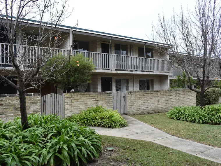 GROUND FLOOR UNIT with CARBAY