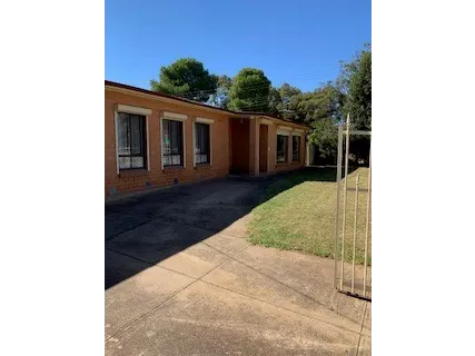 PARTIALLY FURNISHED SHORT TERM 4 BEDROOM HOME!