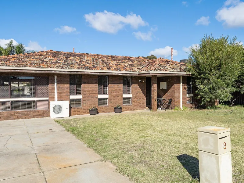 Beautiful Home with large pool …just $450 pw