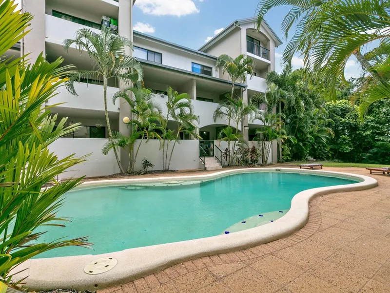 Trendy City Fringe Townhouse