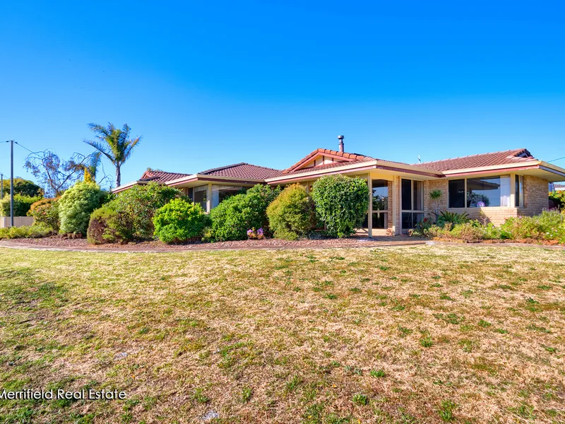 NEED GARAGE SPACE? LOOK NO FURTHER