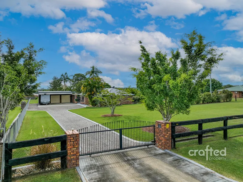 acreage life | Spacious Family Home in Serene and Private Location on Big Block + Pool + Shed (Land: 5,953m2)