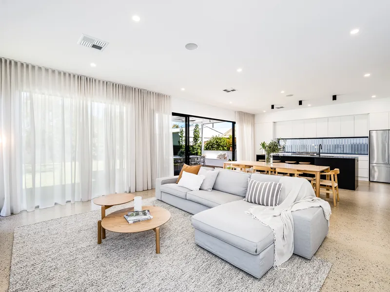 ART DECO SPLENDOUR COMBINED WITH A LUXURIOUS OPEN PLAN EXTENSION & RENOVATION