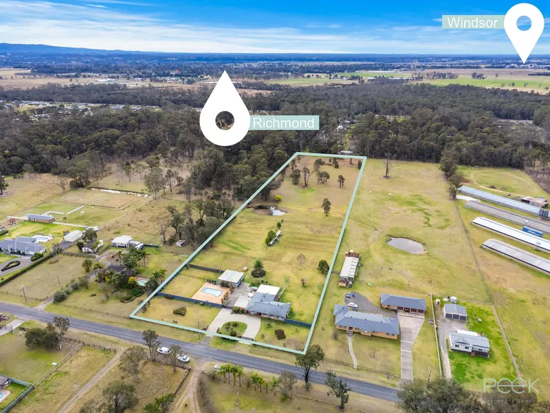 Londonderry Acreage | Dog Kennels & Licence!