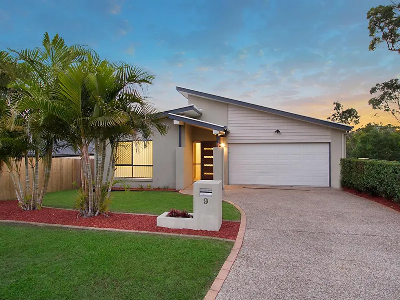 Spacious Family Home in popular Coomera Springs!
