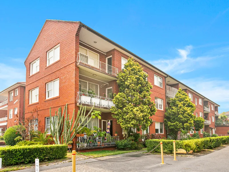 Location at its best - stone throws to the beach.