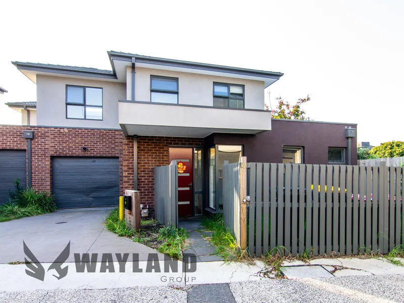 Trendy townhouse ready to be your next home!