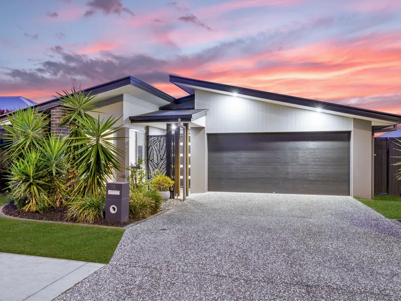 Magnificent & Spacious Poolside Living