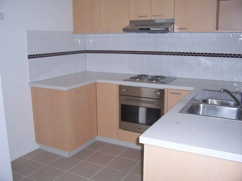 1 BEDROOM APARTMENT - SIX MONTH LEASE