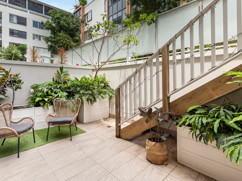 COURTYARD DESIGNER APARTMENT