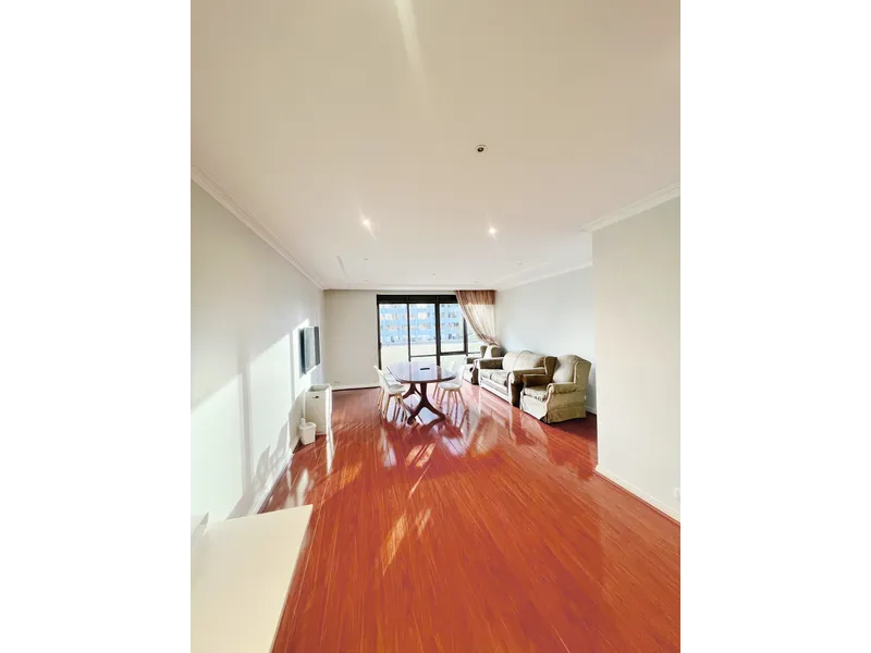 Modern Elegance Awaits: Stunning 2-Bedroom Apartment in Melbourne's Heart