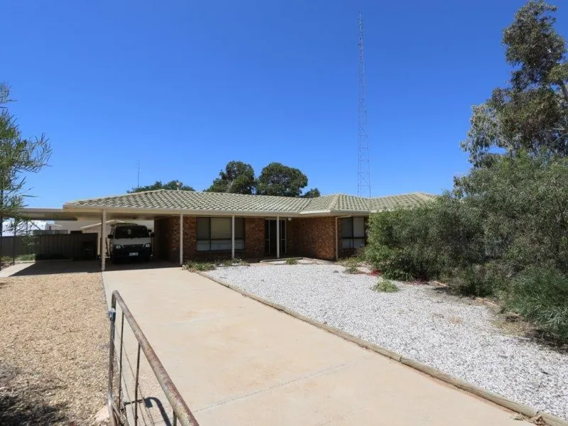 Great Low Maintenance, Solid Home!