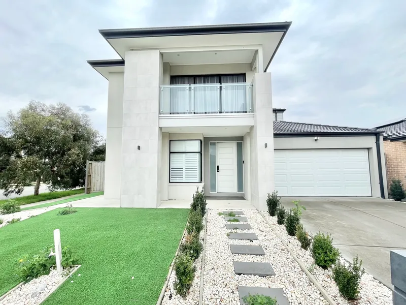 Luxury Display Home Living In Featherbrook Estate ***Very Rare Opportunity***