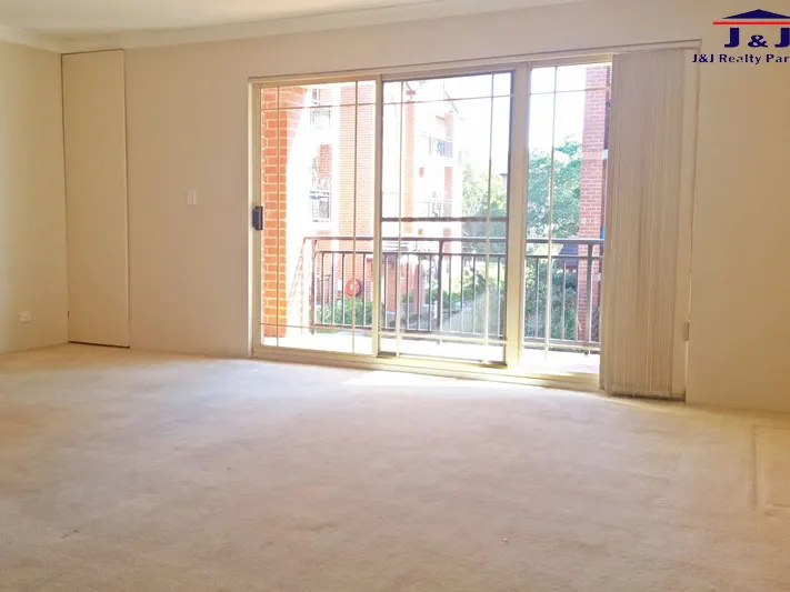 “Spacious & tidy 3 bedroom unit with 2 weeks rent free”