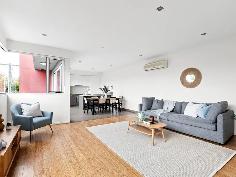 Stylish entertainer in a brilliant Caulfield North position