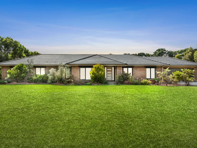 Lifestyle Acreage Offers a Modern Tree Change!