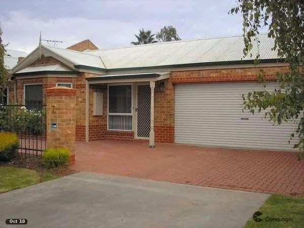 Townhouse close to Central Shopping Centre