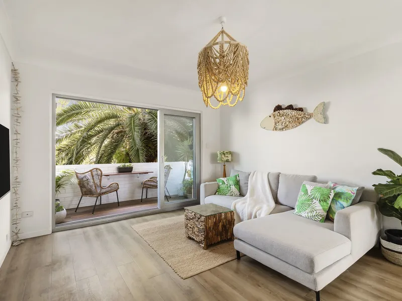 Three bedroom apartment with direct access to Little Manly beach