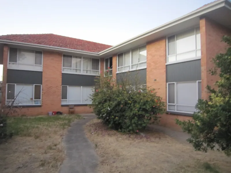 UPSTAIRS OPEN PLAN UNIT
