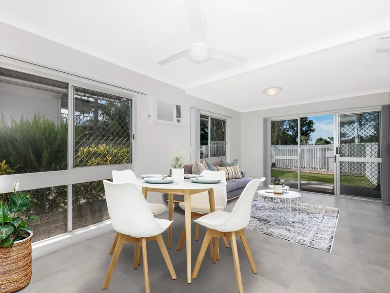 OVERLOOKING THE GOLF COURSE !!!!