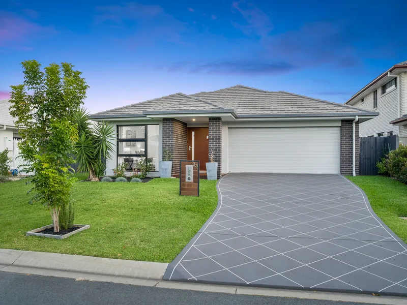 Luxurious Living in the Heart of Mango Hill!